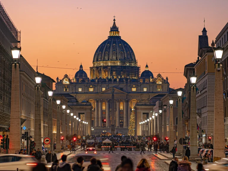 ¿Puede malversar el Papa?